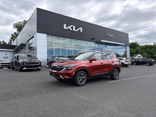 Mars Orange 2024 Kia Seltos S