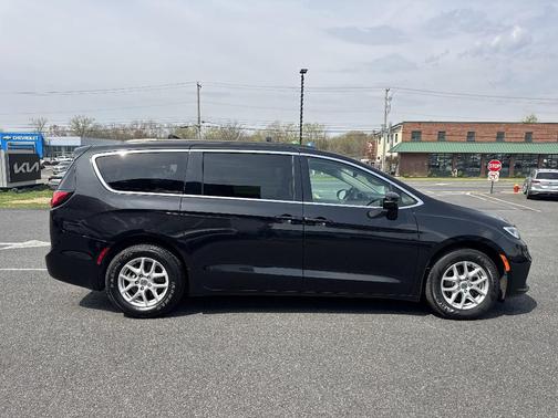 2022 Chrysler Pacifica Touring-L