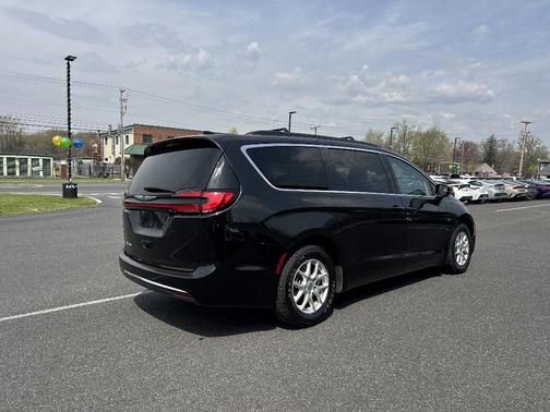 2022 Chrysler Pacifica Touring-L