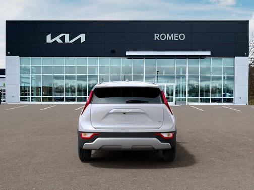Snow White Pearl 2026 Kia Niro LX
