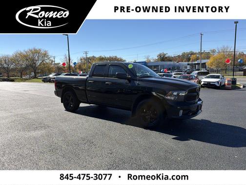 Brilliant Black Crystal Pearlcoat 2016 RAM 1500 Tradesman/Express