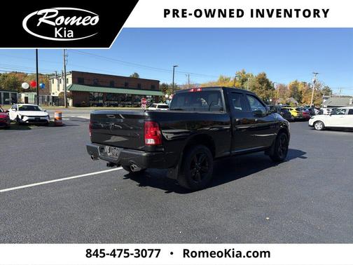 Brilliant Black Crystal Pearlcoat 2016 RAM 1500 Tradesman/Express