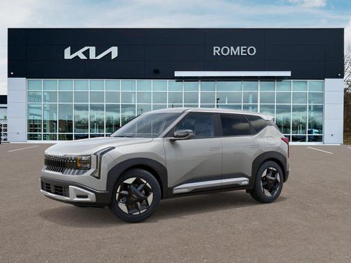 Ivory Silver 2027 Kia Seltos S
