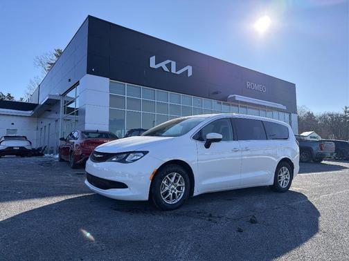 2023 Chrysler Voyager LX