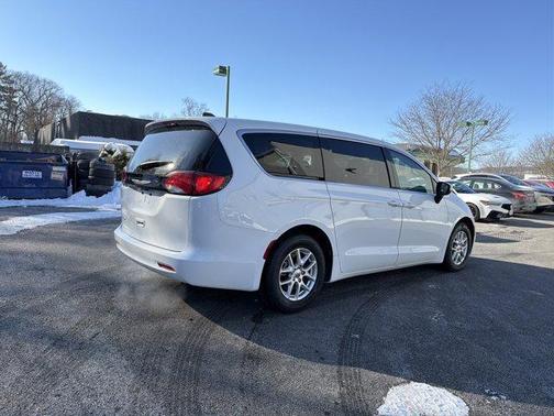 2023 Chrysler Voyager LX