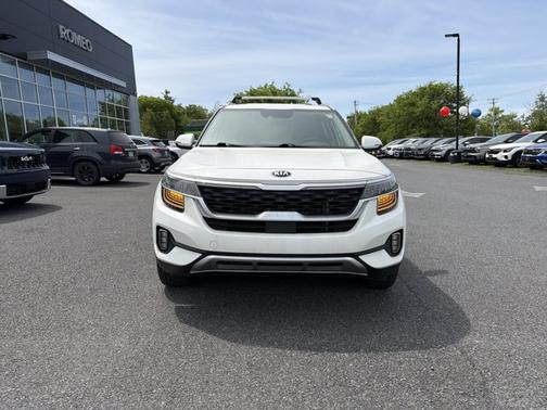 Snow White Pearl 2021 Kia Seltos SX