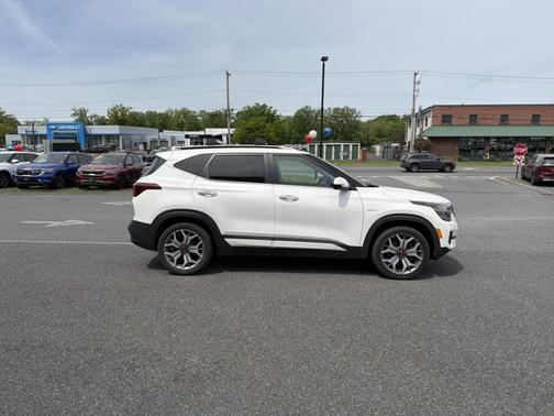 Snow White Pearl 2021 Kia Seltos SX