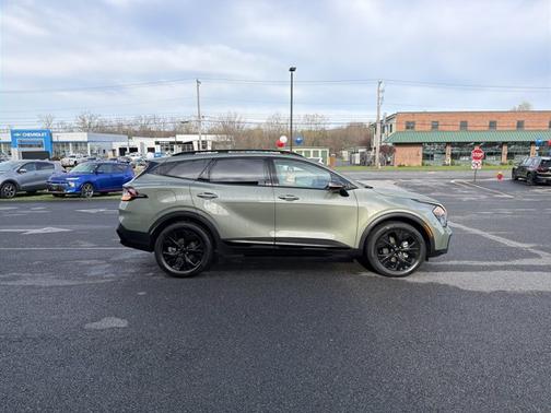 Jungle Green 2025 Kia Sportage Plug-In Hybrid X-Line Prestige