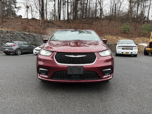 2023 Chrysler Pacifica Touring-L