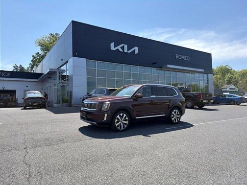 Sangria 2021 Kia Telluride EX