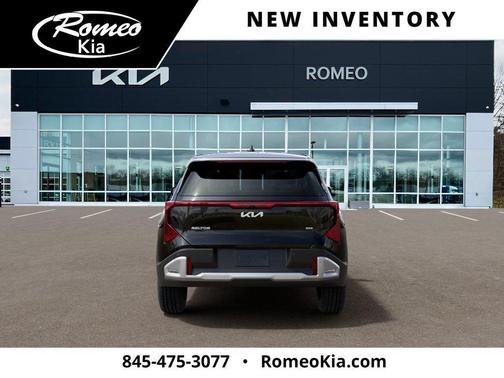 Aurora Black Pearl 2027 Kia Seltos S