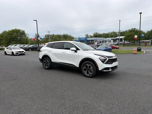 Snow White Pearl 2023 Kia Sportage LX