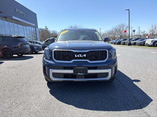 Midnight Black 2024 Kia Telluride EX