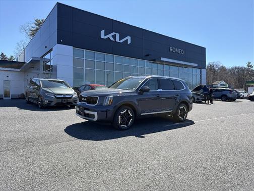 Midnight Black 2024 Kia Telluride EX