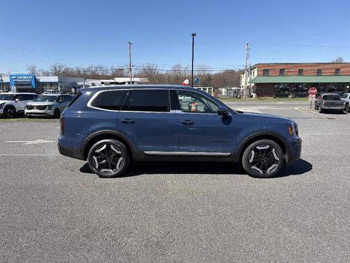 Midnight Black 2024 Kia Telluride EX