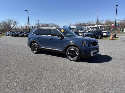 Midnight Black 2024 Kia Telluride EX
