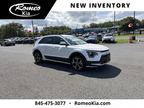 Snow White Pearl 2023 Kia Niro Touring
