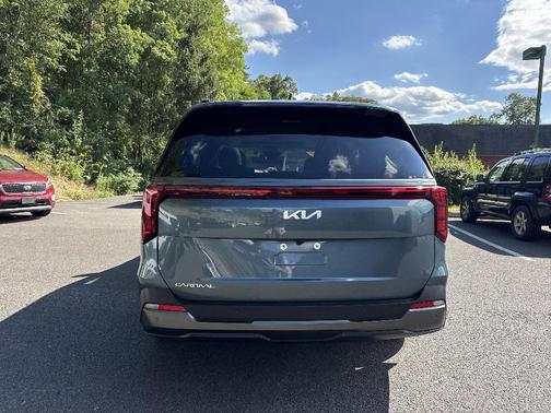 2025 Kia Carnival SX