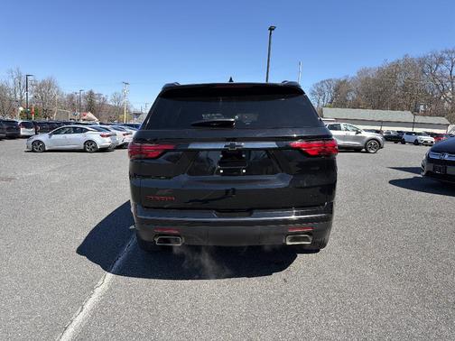 Mosaic Black Metallic 2023 Chevrolet Traverse Premier