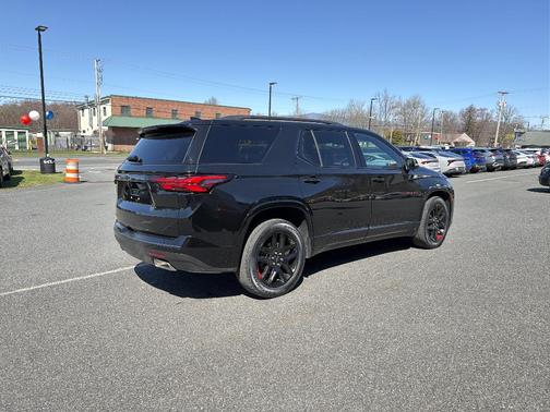 Mosaic Black Metallic 2023 Chevrolet Traverse Premier