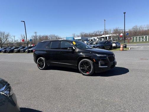 Mosaic Black Metallic 2023 Chevrolet Traverse Premier