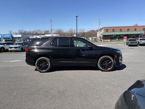 Mosaic Black Metallic 2023 Chevrolet Traverse Premier