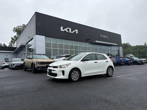 Clear White 2018 Kia Rio LX