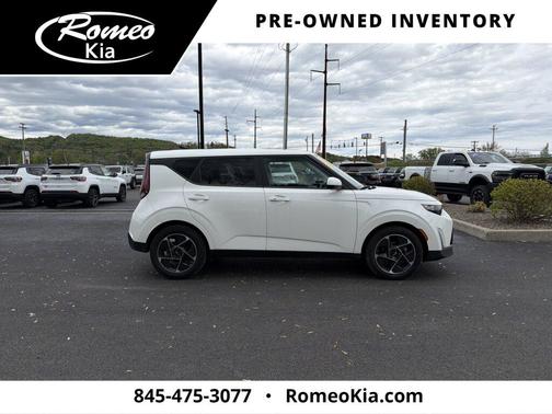 Snow White Pearl 2024 Kia Soul EX
