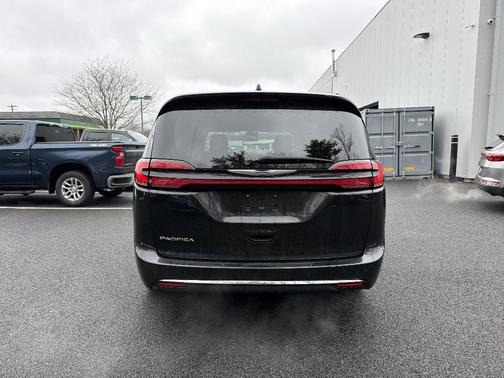 2023 Chrysler Pacifica Touring-L