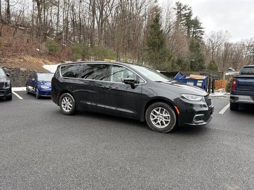 2023 Chrysler Pacifica Touring-L