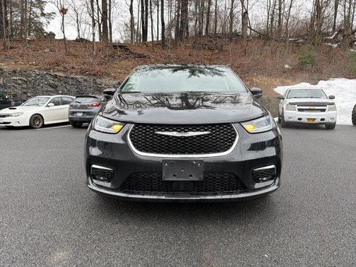 2023 Chrysler Pacifica Touring-L