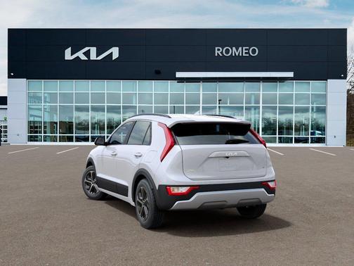 Snow White Pearl 2026 Kia Niro LX