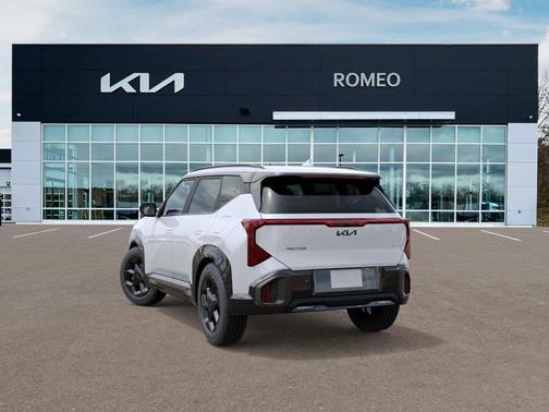 Snow White Pearl 2027 Kia Seltos X-Line S