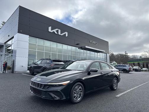 2024 Hyundai ELANTRA SEL