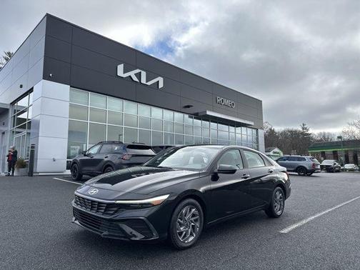 2024 Hyundai ELANTRA SEL