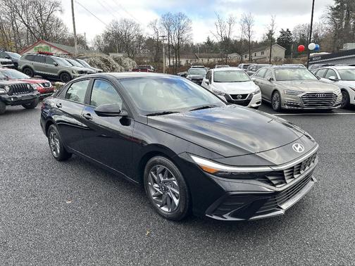 2024 Hyundai ELANTRA SEL
