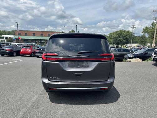 2023 Chrysler Pacifica Touring-L