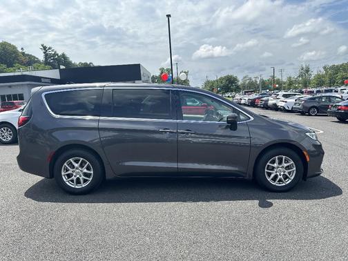 2023 Chrysler Pacifica Touring-L