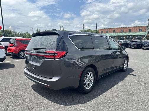 2023 Chrysler Pacifica Touring-L
