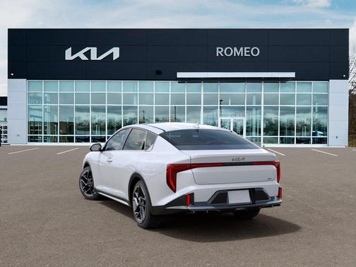 Snow White Pearl 2026 Kia K4 GT-Line