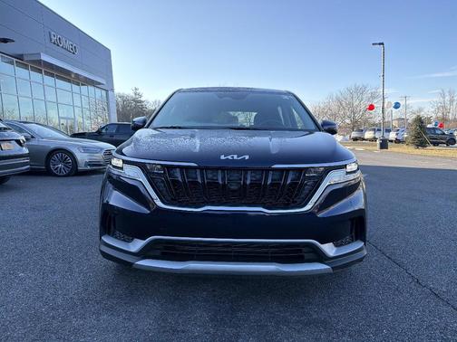 2023 Kia Carnival LX