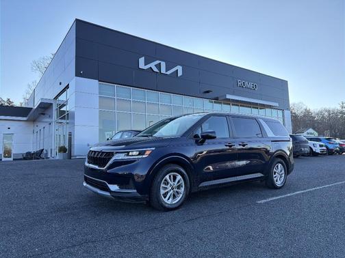 2023 Kia Carnival LX