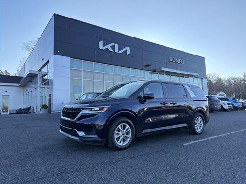 2023 Kia Carnival LX