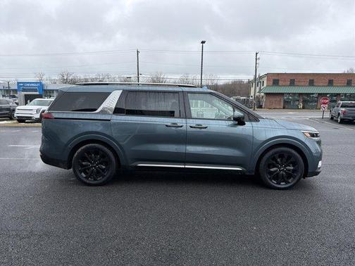 2023 Kia Carnival SX