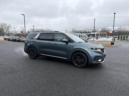 2023 Kia Carnival SX