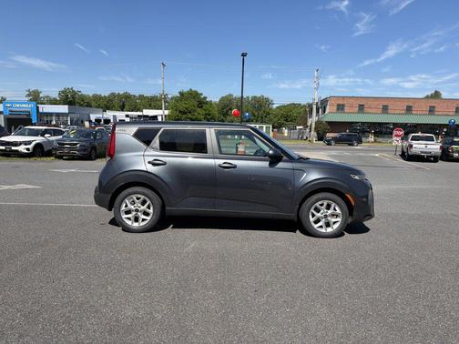 Gravity Gray 2022 Kia Soul LX