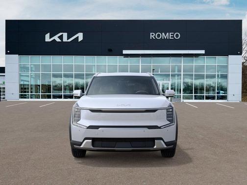 Glacial White Pearl 2026 Kia EV9 Wind