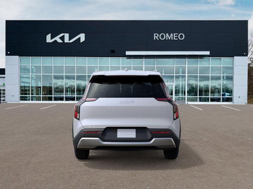 Glacial White Pearl 2026 Kia EV9 Wind