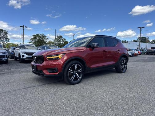 2021 Volvo XC40 T5 R-Design