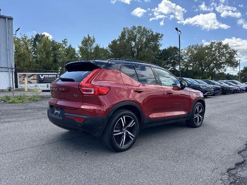 2021 Volvo XC40 T5 R-Design